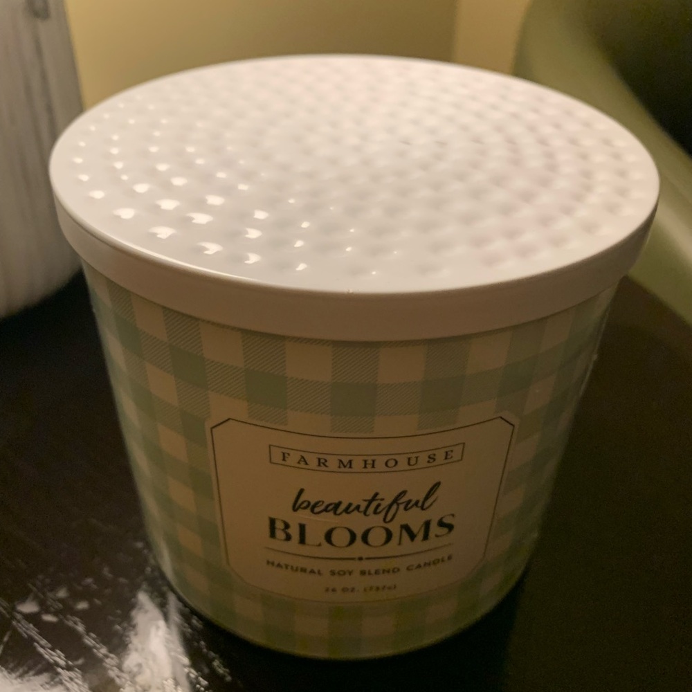 Farmhouse Beautiful Blooms Candle - White